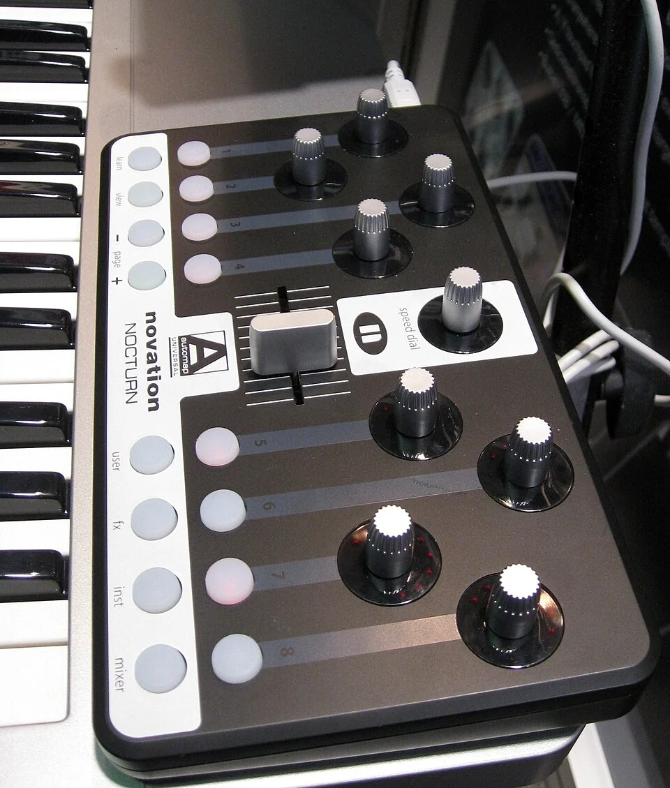 Novation Nocturn 25