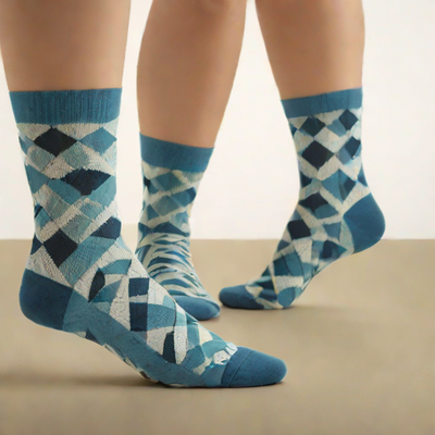 Feetures Diamond Pattern Crew Socks