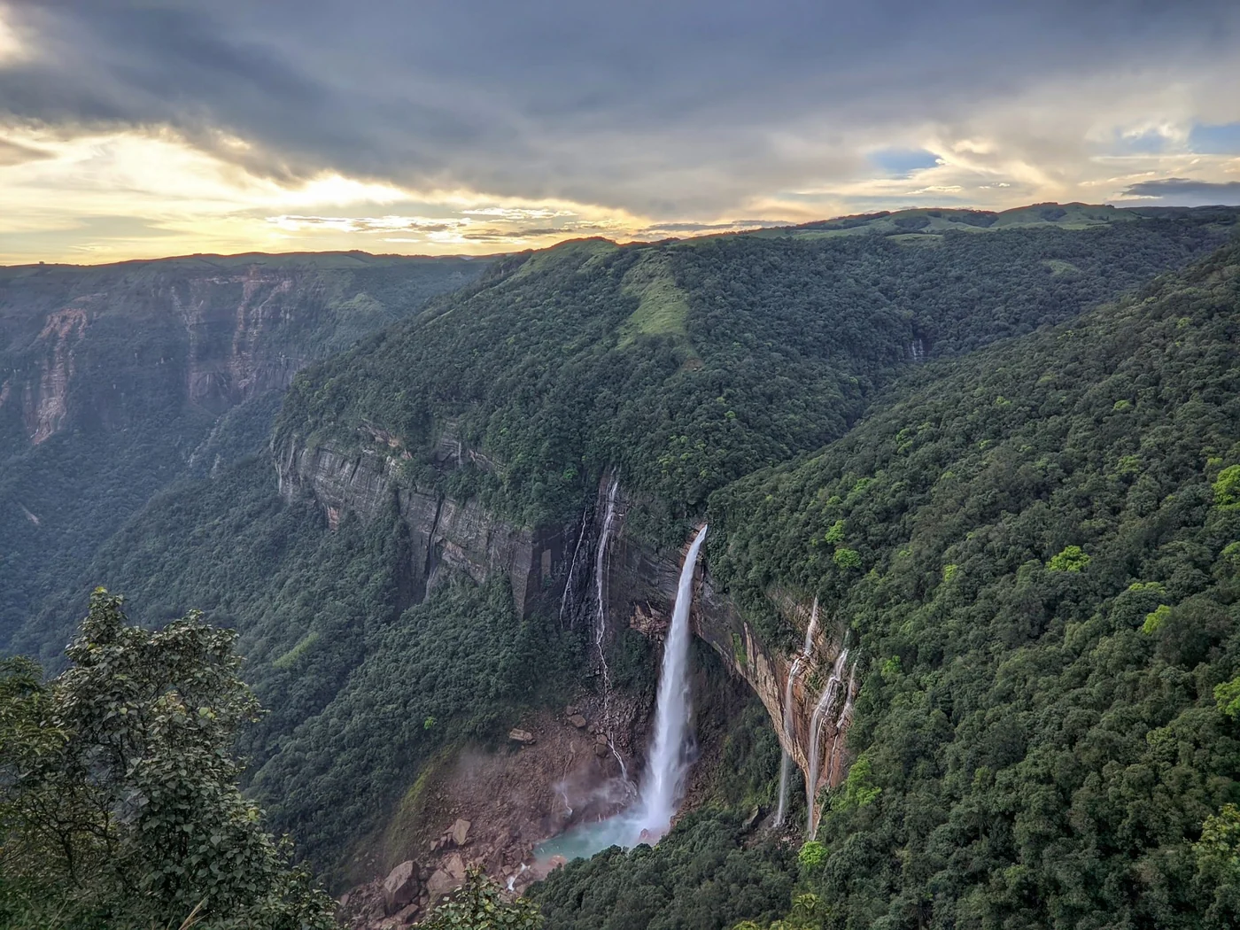 Nohkalikai Falls