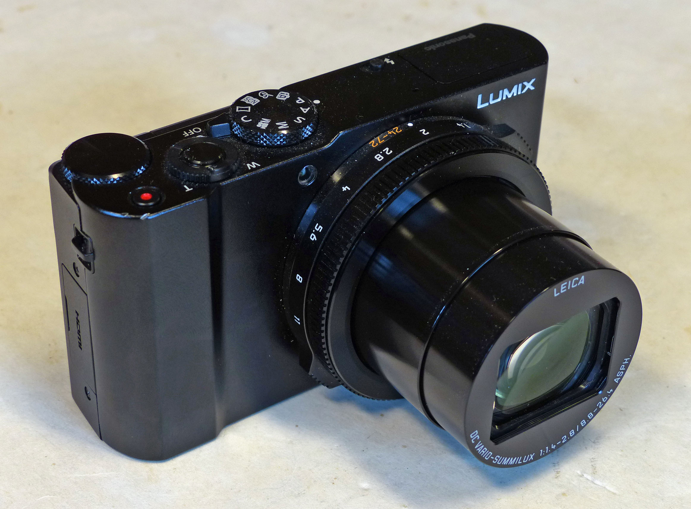 Panasonic LUMIX LX10 