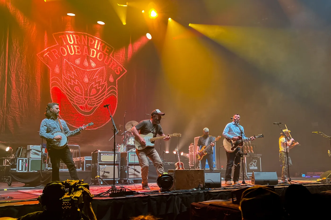 Turnpike Troubadours - A Cat in the Rain