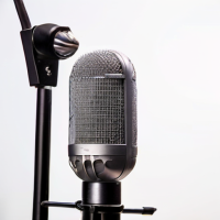 AKG C214