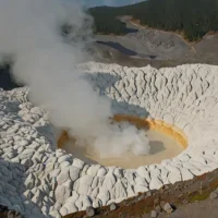 Akita-Yakeyama fumaroles