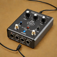 Behringer U-Phoria UM2 Audio Interface