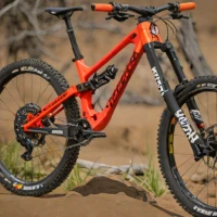 Santa Cruz V10 2025