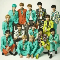 SHINee - The SHINee World