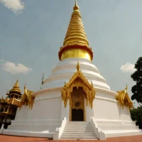 Wat Phra That Chae Haeng