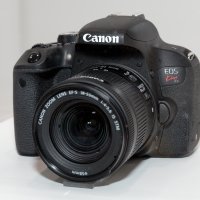 Canon EOS REBEL T7i